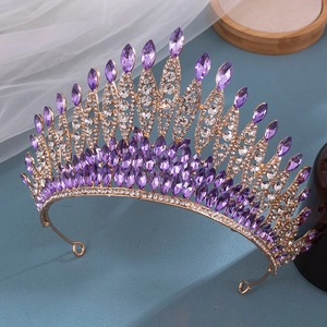 Luxuriöse goldene Brautkrone mit lila Marquise-Strasssteinen und weißen Kristallen für Hochzeiten