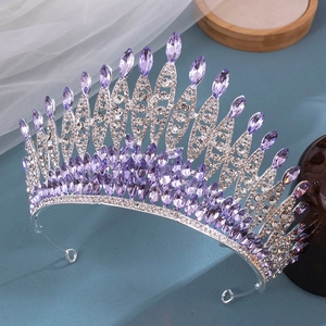 Luxuriöse silberne Brautkrone mit funkelnden lila Kristallen und Marquise-Steinen