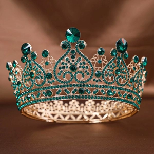 Corona barocca dorata con strass verde smeraldo per matrimoni ed eventi eleganti