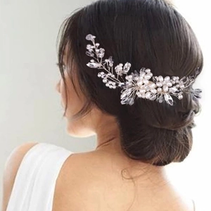 Handmade Artificial Pearl Crystal Flower Bridal Hair Comb Elegant Wedding Headpiece For Women Alloy Floral Styling Hair Accessory