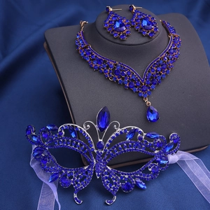 Parure de bijoux de mariée avec strass bleu foncé, collier et détails de masque papillon