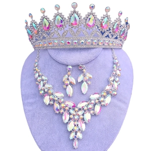 Elegante conjunto de joyas de novia plateadas con tiara, collar y pendientes de cristal AB