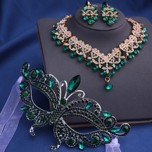 Parure bijoux mariée luxe avec collier cristal vert, boucles d'oreilles et masque