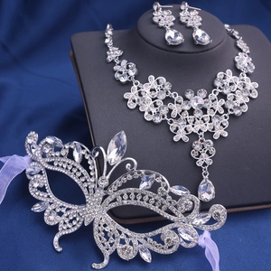 Parure de bijoux de mariée avec collier en strass, boucles d'oreilles et masque papillon