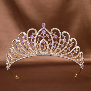 Eleganter Gold-Kronen-Haarschmuck mit violetten Kristallen und weißen Strasssteinen