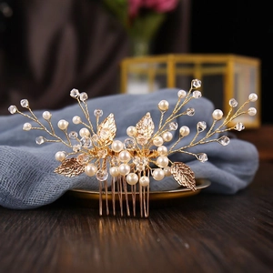 Pettine per capelli da sposa con foglie dorate perle e strass in cristallo luminosi