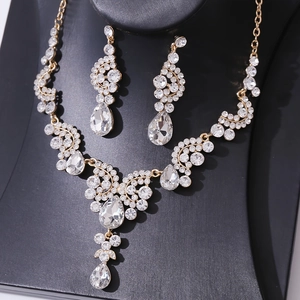 Exquisite gold-plated bridal jewelry set with sparkling teardrop rhinestones