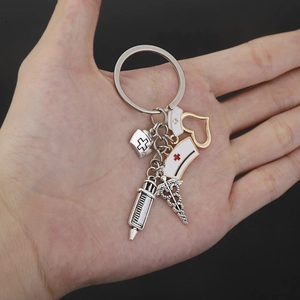 Porte-clés médical avec seringue, caducée et breloques de chapeau d'infirmière en métal