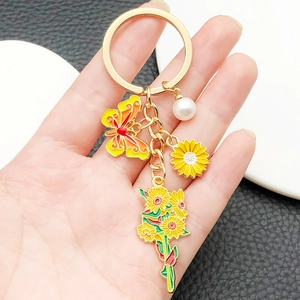 Enamel Butterfly Sunflower Flower Bouquet Keychain With Imitation Artificial Pearl Zinc Alloy Key Ring For Mother's Day Bag Decor Gift