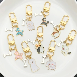 Porte-clés Chien Dessin Animé Mignon en Alliage de Zinc Émail Chiot Avec Petit Pendentif en Os Décoration de Sac Cadeau