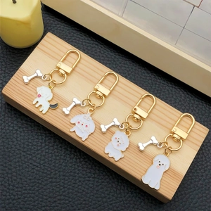 Lot de quatre porte-clés chien en émail avec pendentif os et fermoir mousqueton doré
