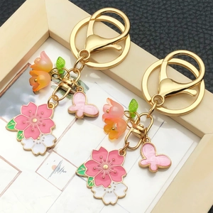 Porte-clés Papillon Cerisier Japonais Émail Floral Charme de Sac Alliage de Zinc Or Pendentif de Fleur pour Femme Cadeau