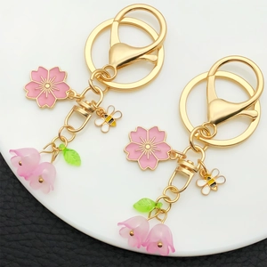 Kirschblüte Maiglöckchen Biene Schlüsselanhänger KC Gold Zinklegierung Floral Tasche Anhänger Zubehör Für Damen Geschenk