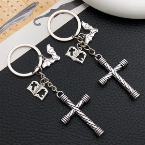 Portachiavi Gotico Con Pipistrello e Croce Argento Antico in Lega di Zinco Pendente Punk per Borsa Zaino Unisex Regalo Halloween