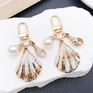 Ocean Style Shell Conch Starfish Keychain For Women Gold Alloy Acrylic Artificial Pearl Rhinestone Bag Charm Vacation Jewelry Gift