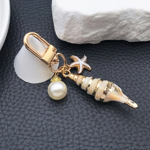 Marine theme U-shape keychain with starfish, seashell, pearl and rhinestones details