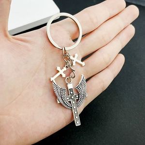Antik-silberner Flügel-Kreuz-Schlüsselanhänger aus Metall für kreative Taschen-Accessoires