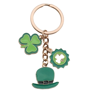 Kleeblatt Schlüsselanhänger mit grünem Hut und Klee-Zahnrad für St. Patricks Day