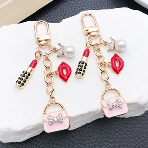 Porte-clés à la Mode en Alliage de Zinc Avec Pendentifs Rouge à Lèvres Lèvres Sac à Main Couronne Strass Künstliche Perle d'imitation Bijoux Femme Cadeau