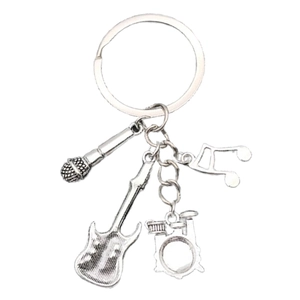Portachiavi musicale in argento con chitarra, batteria, microfono e ciondoli a nota