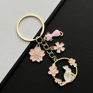 Portachiavi Gatto Sakura Rosa per Donna in Lega di Zinco Smalto Fiore Perla Artificial Ciondolo Borsa Stile Giapponese Regalo Gioielli