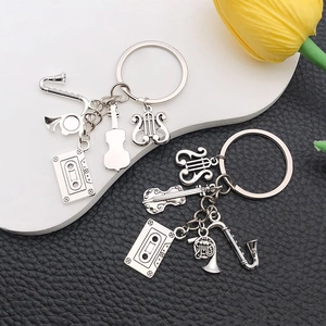 Porte-clés instruments de musique vintage en argent avec breloques saxophone et violon