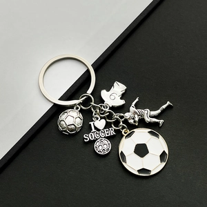 Fußball Thema Metall Schlüsselanhänger Set Fußballspieler Trikot 3D Ball Emaille Schlüsselring Sport Fan Souvenir Geschenk