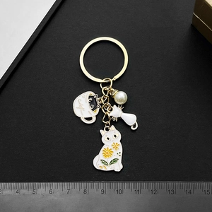 Porte-clés chat doré avec chatons en tasse blanche, pendentif tournesol et perle