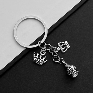 Porte-clés Couronne Vintage en Alliage de Zinc Argent Antique Avec Pendentifs Cloche Ajourés pour Sac Clés de Voiture Bijoux