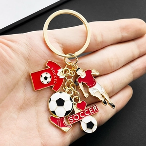 Porte-clés football créatif avec pendentifs maillot et joueur en métal doré brillant