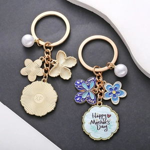 Portachiavi con farfalla blu, fiori e ciondolo dorato Happy Mother's Day