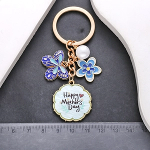 Portachiavi Festa della Mamma con farfalla blu, fiore, perla e catena in metallo dorato
