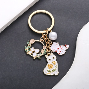 Cute Enamel White Cat Keychain Gold Alloy Flower Heart Kitten Wreath Keyring With Faux Artificial Pearl Pendant For Women Girls Gift