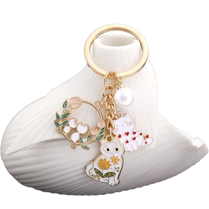 Cartoon white enamel cat keychain with golden flower wreath and pearl pendant charm