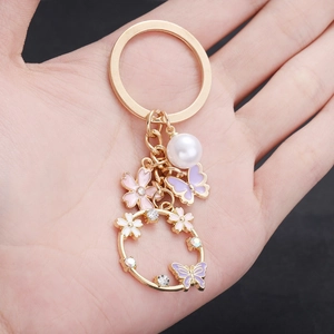 Porte-clés doré avec fleurs de cerisier, papillons, perles et strass brillants