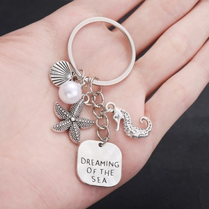 Porte-clés hippocampe et étoile de mer argent antique avec perle et coquillage