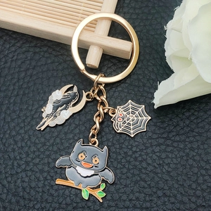 Porte-clés Halloween avec chauve-souris, toile d'araignée et lune sur anneau doré