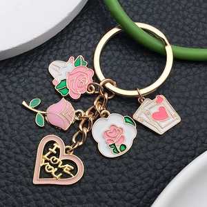 Rosa Rosen und Gold Herz LOVE Anhänger Schlüsselanhänger mit Emaille-Karten auf Leder