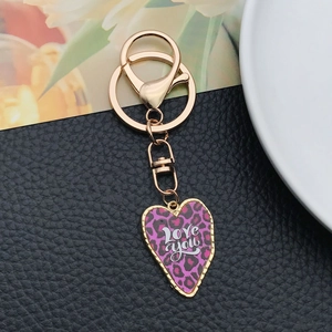 Porte-clés cœur imprimé léopard violet avec texte Love you et fermoir mousqueton doré
