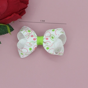 Détail d'un bandeau à nœud de 7,5cm avec imprimé floral et pois roses et verts
