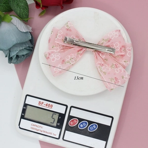 Barrette papillon en mousseline fleurie rose pour filles de 13cm avec pince bec de canard