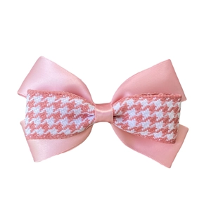 Double-layered pink houndstooth bow hair clip crafted from premium satin ribbon fabric