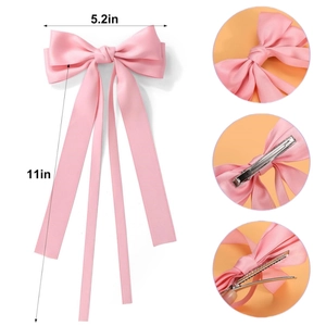 Barrette à cheveux avec grand nœud en satin rose et longs rubans élégants