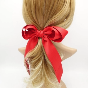 Elegante fiocco rosso in raso con lunghi nastri per capelli per un'acconciatura a coda