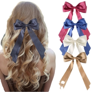 Elegante fermaglio per capelli in raso con lunghi nastri in vari colori classici