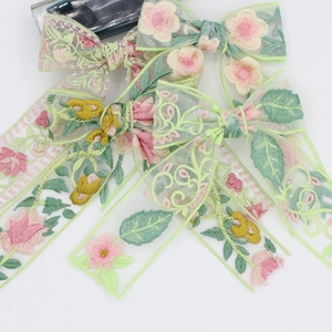 Eleganter Haarclip mit Blumenstickerei aus Organza und langen Bändern für Mädchen