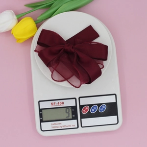 Barrette à nœud en maille bordeaux élégante pour femmes pesant seulement 9 grammes