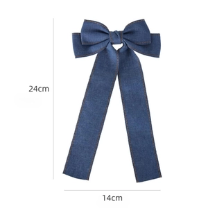 Dunkelblaue Denim-Haarschleife mit langen Bändern und Kontrastnähten, Größe 24x14 cm