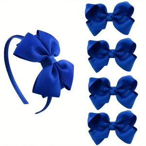 Vue détaillée du serre-tête à nœud en ruban gros-grain bleu roi et de ses quatre barrettes