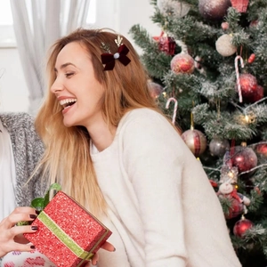 Barrettes de Noël avec cornes de renne, nœuds en velours rouge et pompons blancs